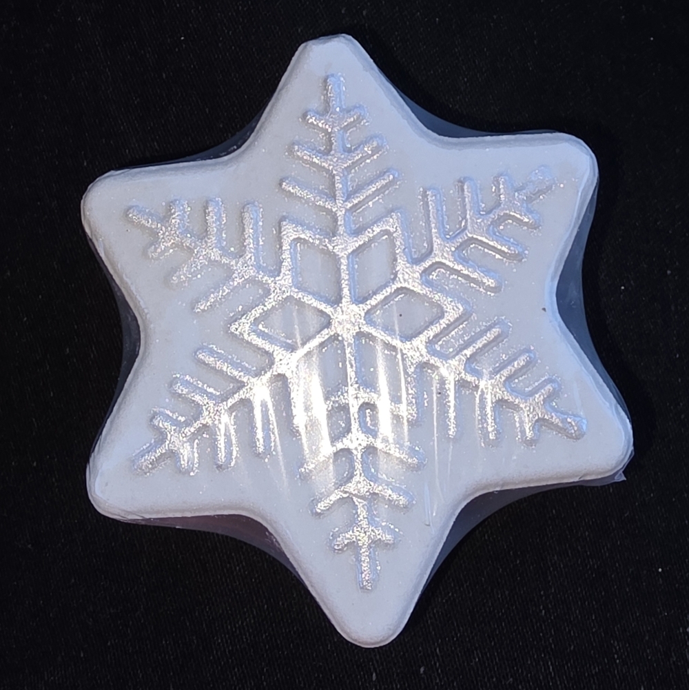 Snowflake Fizzing Bath Bomb - Picture 2 of 2